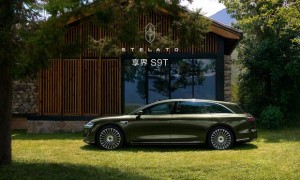 极狐T1享界S9T双车亮相，北汽蓝谷销量营收猛增，亏损收窄
