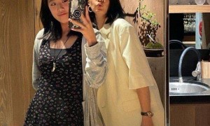 贾静雯19岁女儿梧桐妹被质疑已辍学，分享街拍变漂亮了