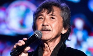 老牌明星晚年生活现状：成龙被传抱孙子，李国麟靠一个角色吃老本